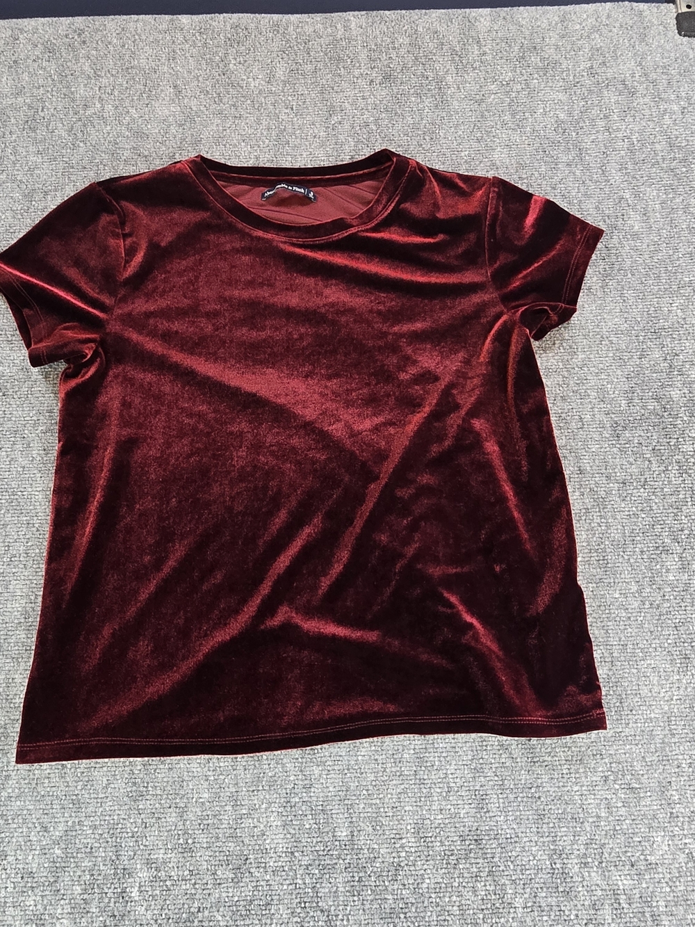 Abercrombie & Fitch Velvet Tee Womens Small Burgundy Red Short Sleeve Top